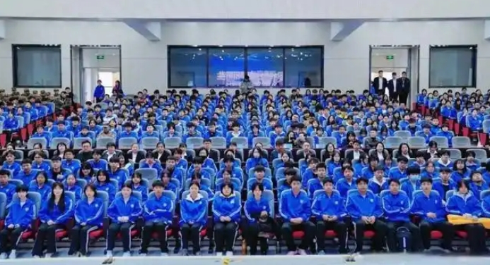 2025年长春国贸综合高中部千名萌新报到 图3