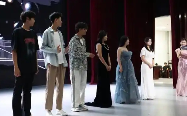 长春国贸学校师生组队爆肝打造的竖屏校园短剧《爱在北纬44°》迎来超燃首映礼 图2